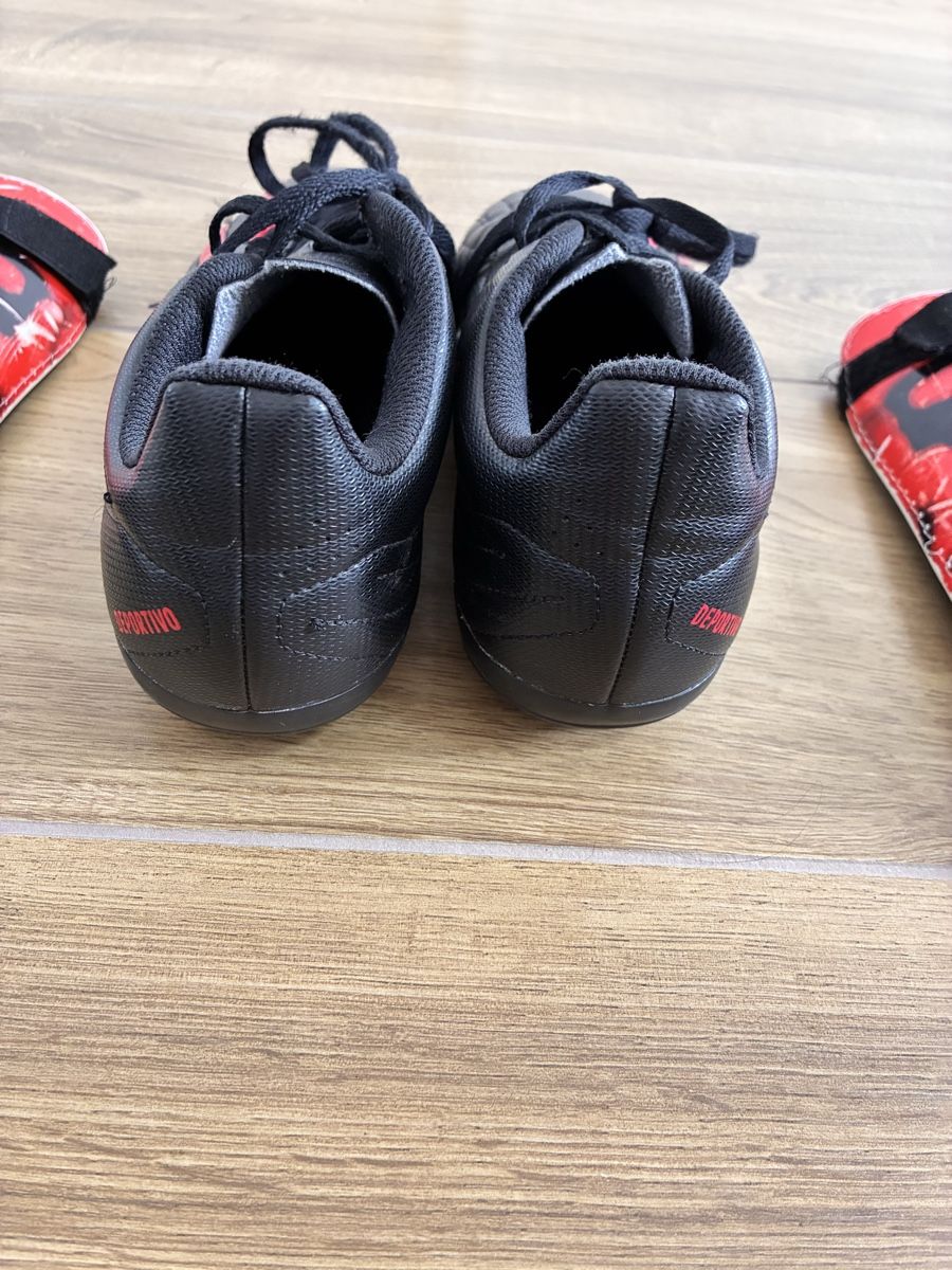 Adidas Herrenschuhe: Adidas F50 Fussballschuhe Schwarz Gr 38&2/3 und Schienbeins – Gebraucht aus Goldau von machdam 1