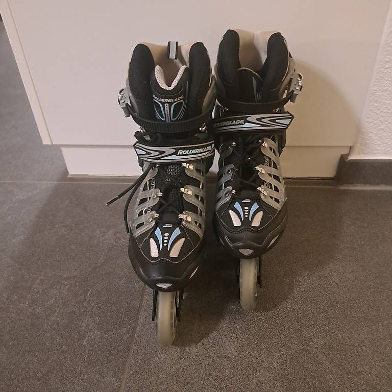 Pattini in linea & Pattini a rotelle: Rollerblade Grösse 42.5 – Usato da Neftenbach venduto da sam_jbb5