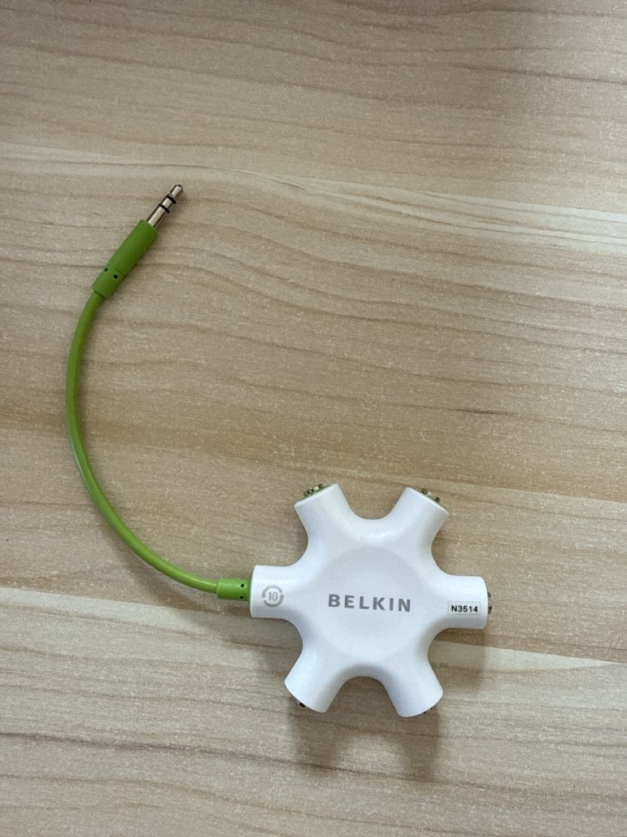 Belkin Unità & Adattatore: Belkin Audio Splitter Kopfhörer 1 auf 5  – Usato da Suhr venduto da Eniwetok