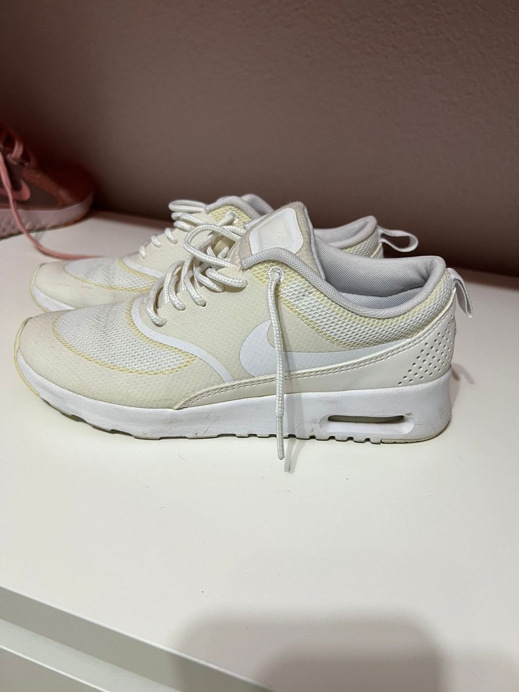 Damenschuhe: Nike Schuhe weiss – Gebraucht aus Lupfig von Pluribus