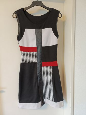 Rinascimento Etui Cocktailkleid Gr 36 Damen schwarz rot