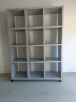 Regal silber/grau auf Rollen – 118 × 38 × 160 cm 
