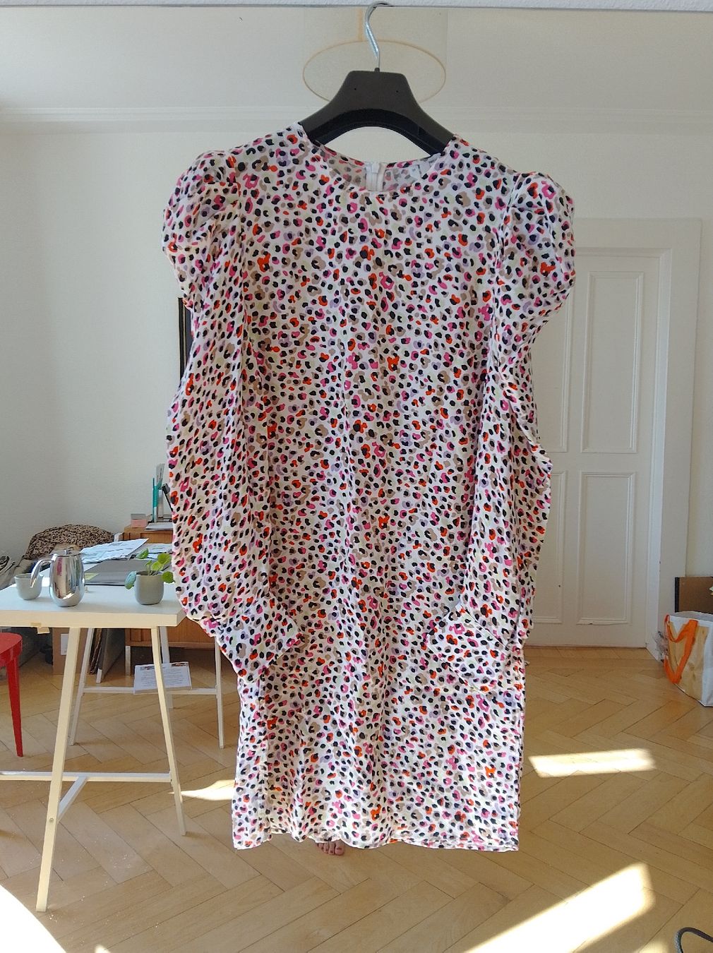 Arket Vestiti: robe été Arket imprimé léopard – Usato da La Chaux-de-Fonds venduto da youplavie