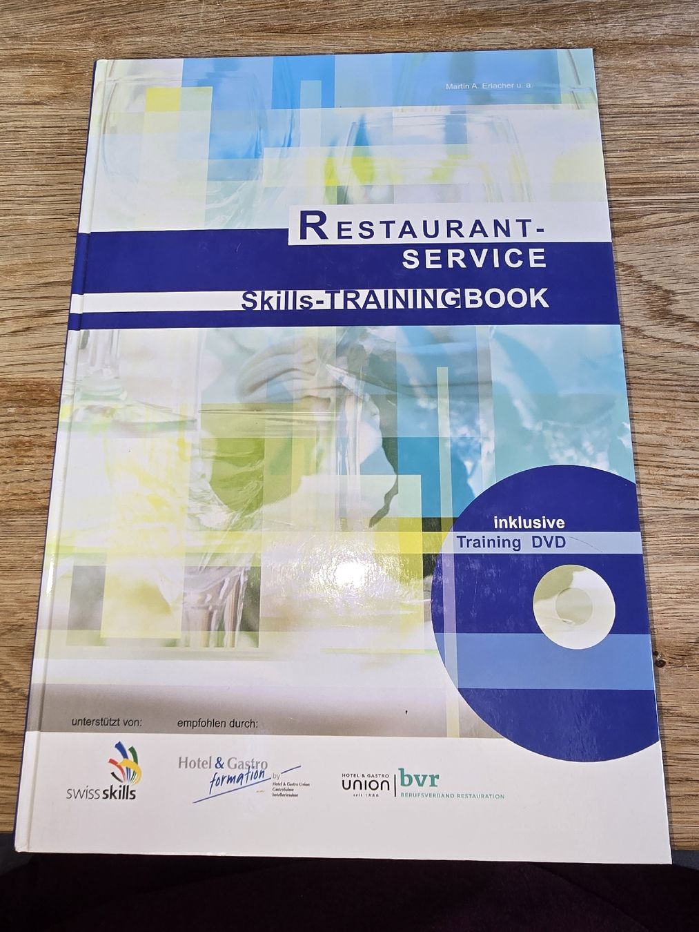 Libri: restaurant service skills training book – Usato da Morschach venduto da Monikawi