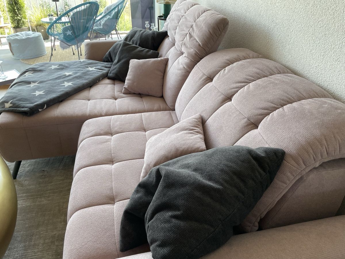 Divani: Wunderschönes Sofa in Paris Flieder  – Usato da Burgdorf venduto da jan_z8ty 7