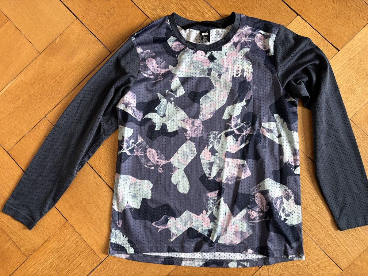 Kleiderpakete: Bike Shirt, Hose 152 – Gebraucht aus Zürich von gucks 1