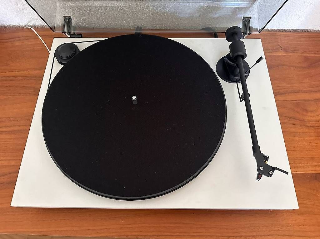 Plattenspieler: Pro-Ject Primary-E Plattenspieler inkl. Vorverstärker – Gebraucht aus Zürich von rj82