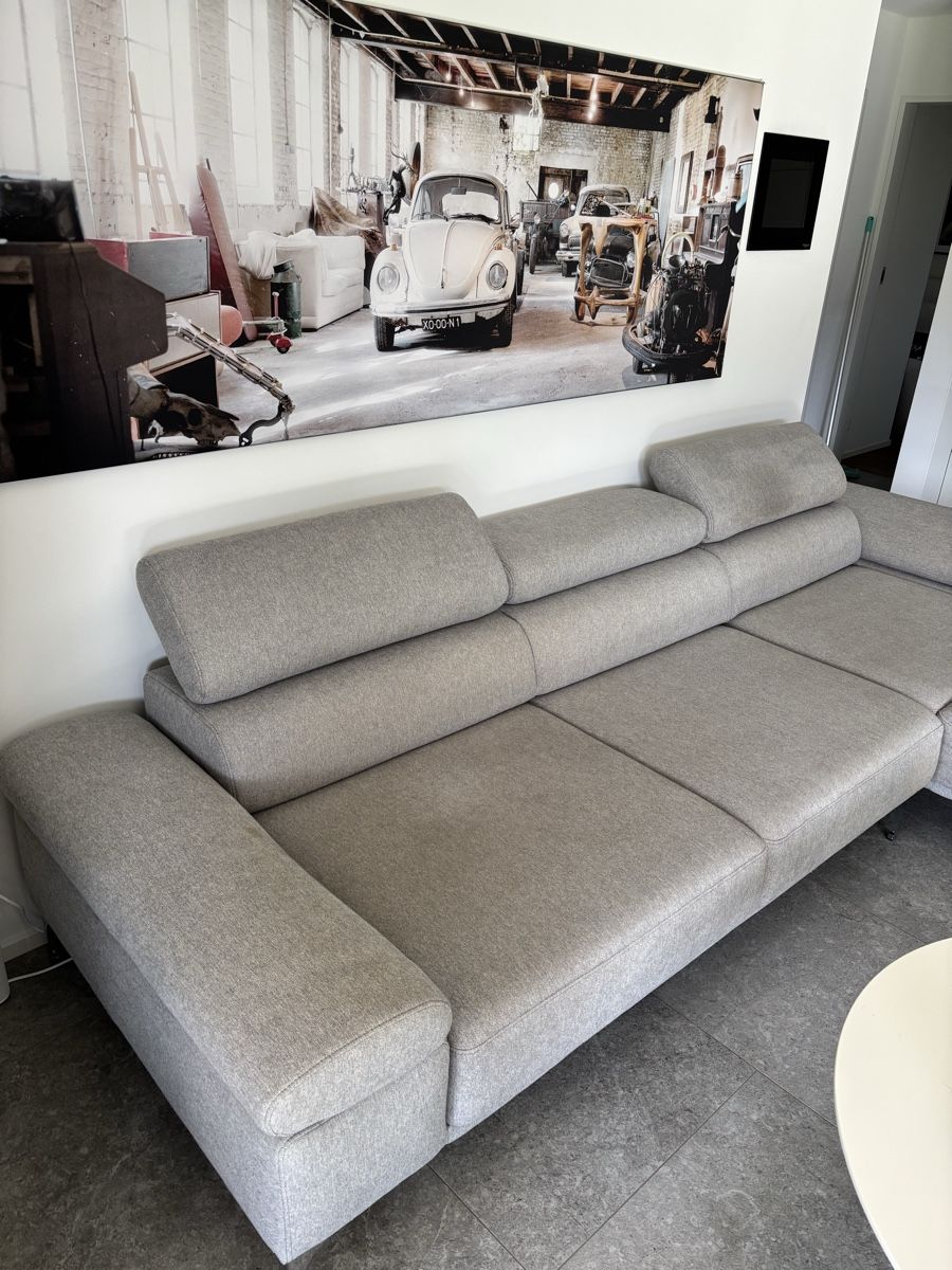 Divani: Graues Stoffsofa mit Recamiere rechts – Usato da Affoltern am Albis venduto da Noseahead77 1