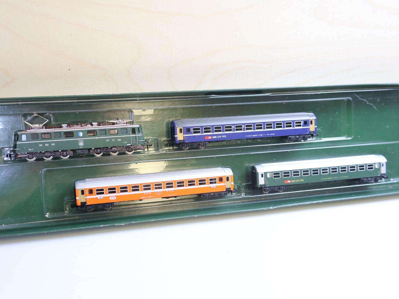 Trix Modellini di ferrovie: Minitrix SBB Personenzug mit E-Lok Set - Spur N – Usato da Winterthur venduto da Monstera