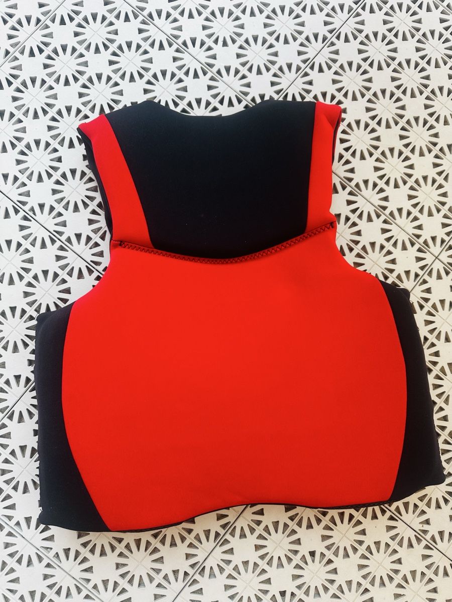 Gilets de sauvetage: Schwimmweste  Brust 84-96cm – D'occasion à Seuzach par Kingman11 2