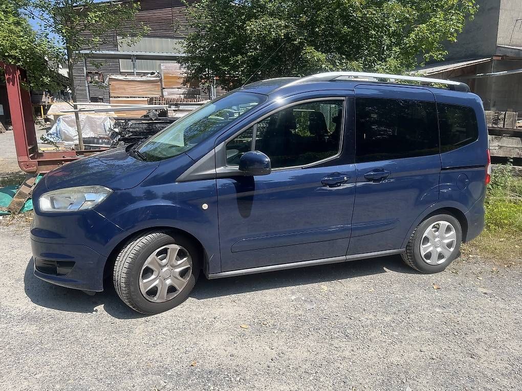 Autos: Ford Tourneo Courier – Gebraucht aus Suhr von Gurudeva