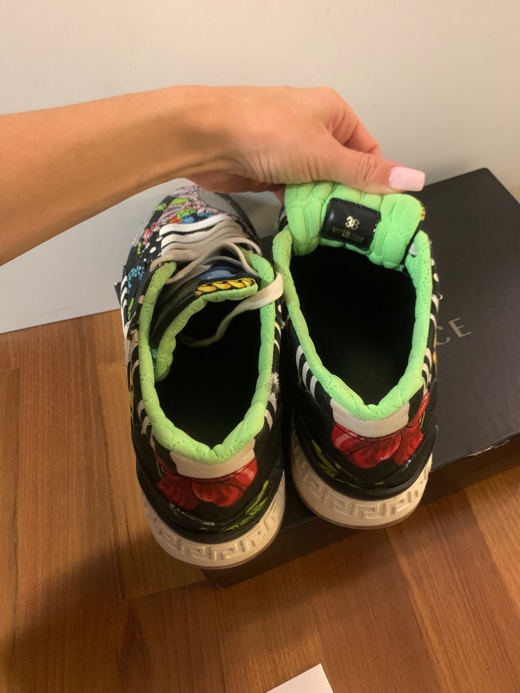 Versace Scarpe da donna: Versace Turnschuhe Gr. 38 - Einzigartiges Design, Top Zus... – Usato da Winterthur venduto da yan_jnw8 2