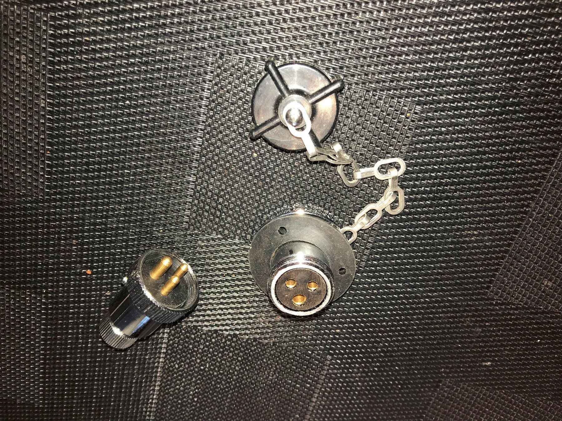 Spine: Boot Stecker & Dose 3 Pin – Nuovo (secondo la descrizione) da Kreuzlingen venduto da JOWY72