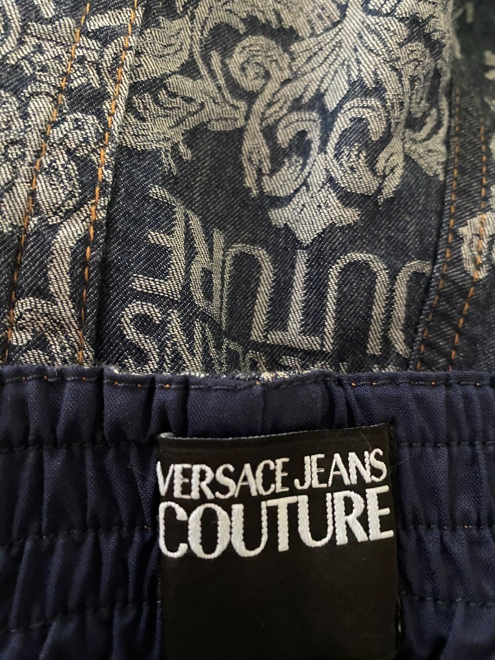 Versace Pantaloni: VERSACE Jeans Couture - neu - – Nuovo (secondo la descrizione) da Jona venduto da vanessasupermarket20 4