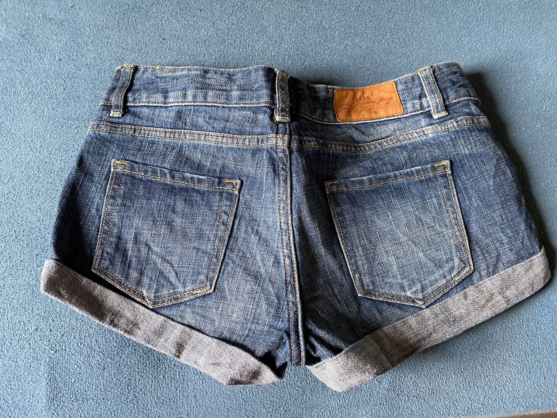 H&M Jeans: Jeans Hosen/ Shorts 2 Stück – Gebraucht aus Klosters von Rigi98 1