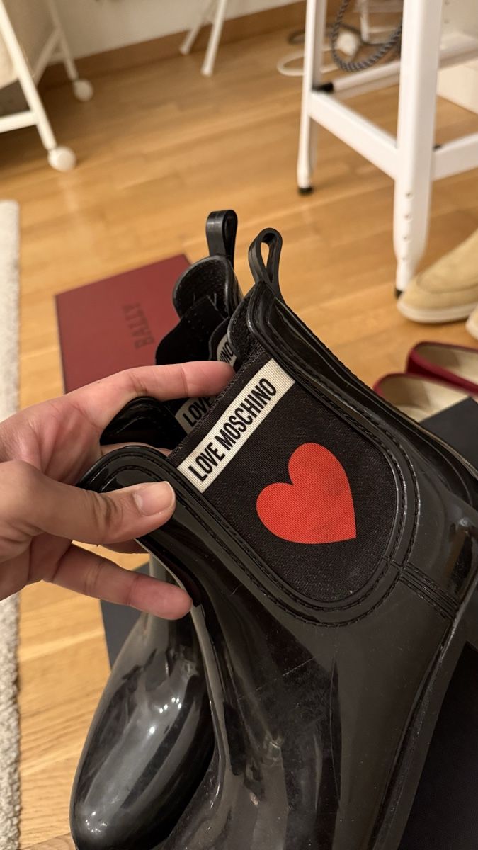 Moschino Damenschuhe: Moschino rain boot  – Gebraucht aus Neuchâtel von ClosetSwap 1