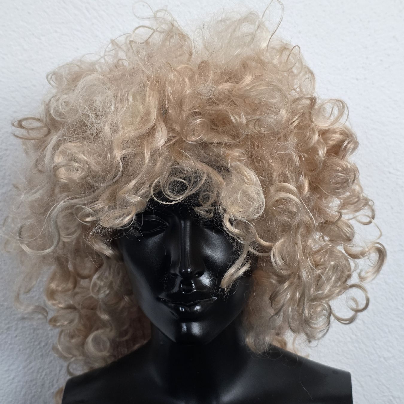 Parrucche: Fasnacht, Blonde Lockenperücke, Karneval – Usato da Rheinsulz venduto da Gilea 1