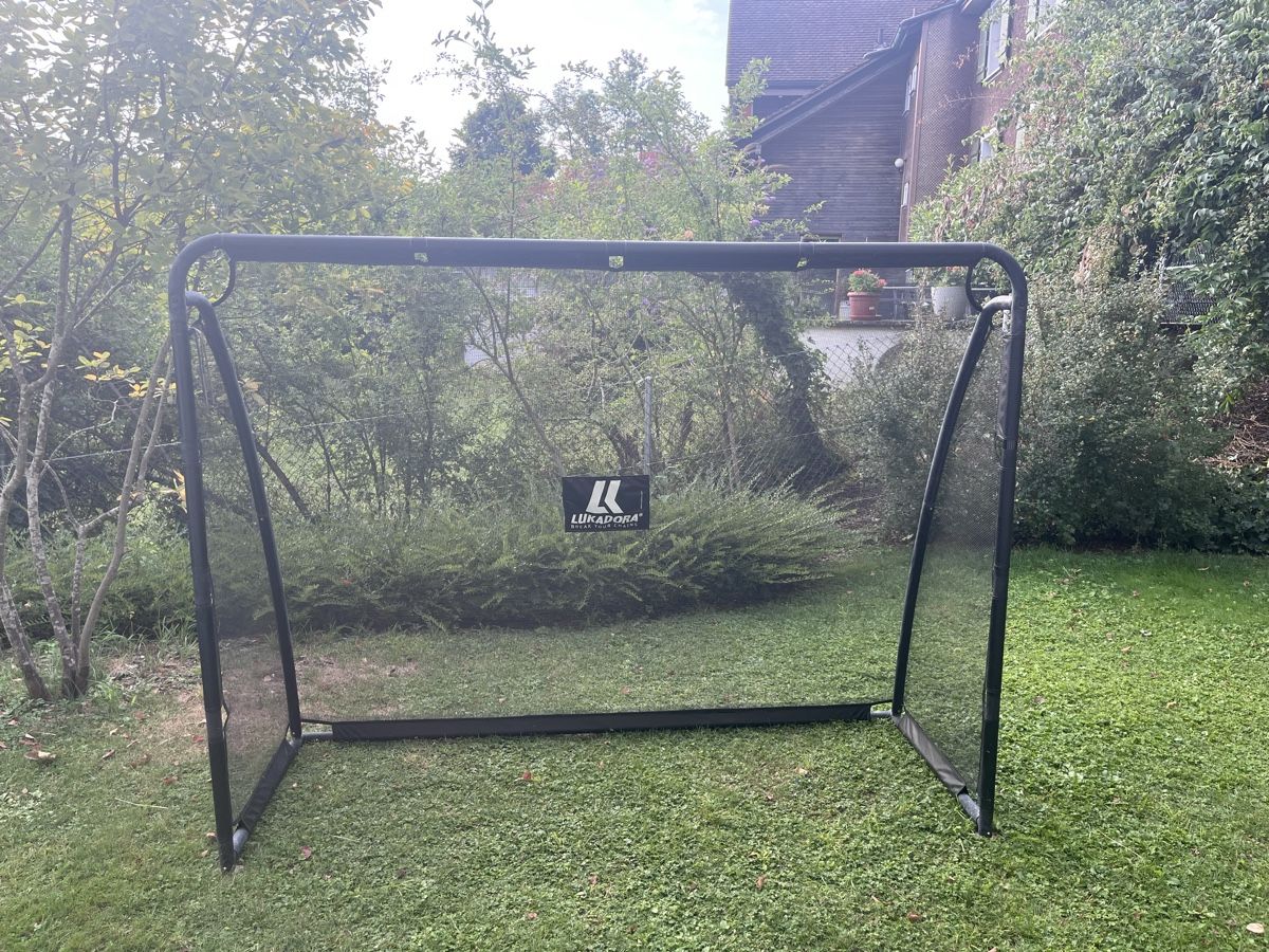 Buts de football & hockey: Fussballtor LUKADOR gebraucht – D'occasion à Güttingen par Frankiec