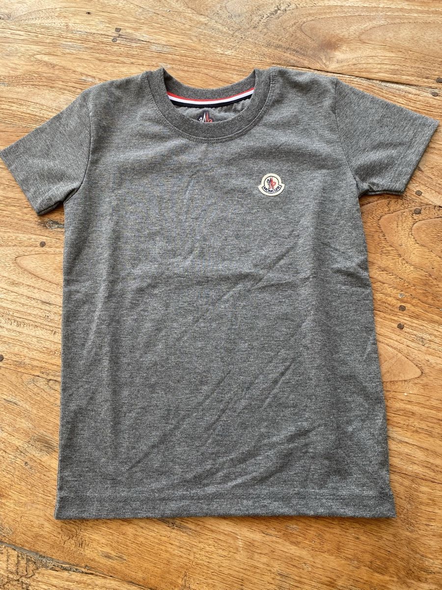 Moncler Camicie, T-shirt & Polo: T-Shirt Moncler Gr.116 neu – Nuovo (secondo la descrizione) da Affoltern am Albis venduto da Vsyra
