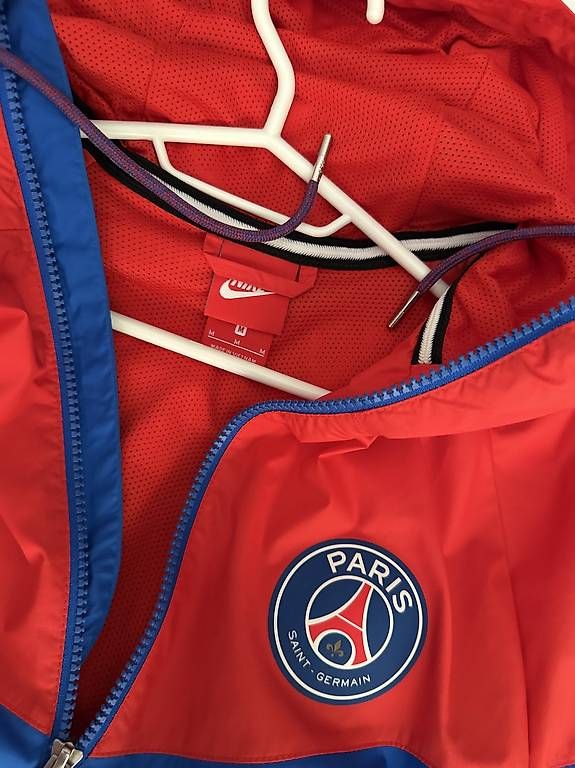 Giacche: PSG NIKE WINDBREAKER – Usato da Thayngen venduto da SimonMayer1 2