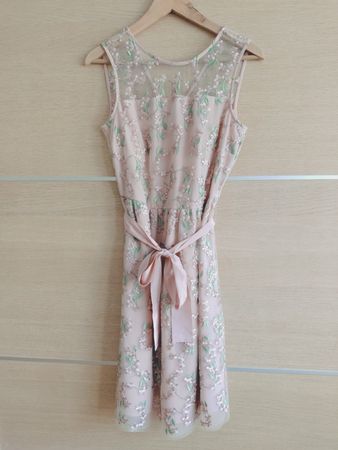 ESPRIT elegantes Kleid rosa bestickt knielang Gr.36 wie neu