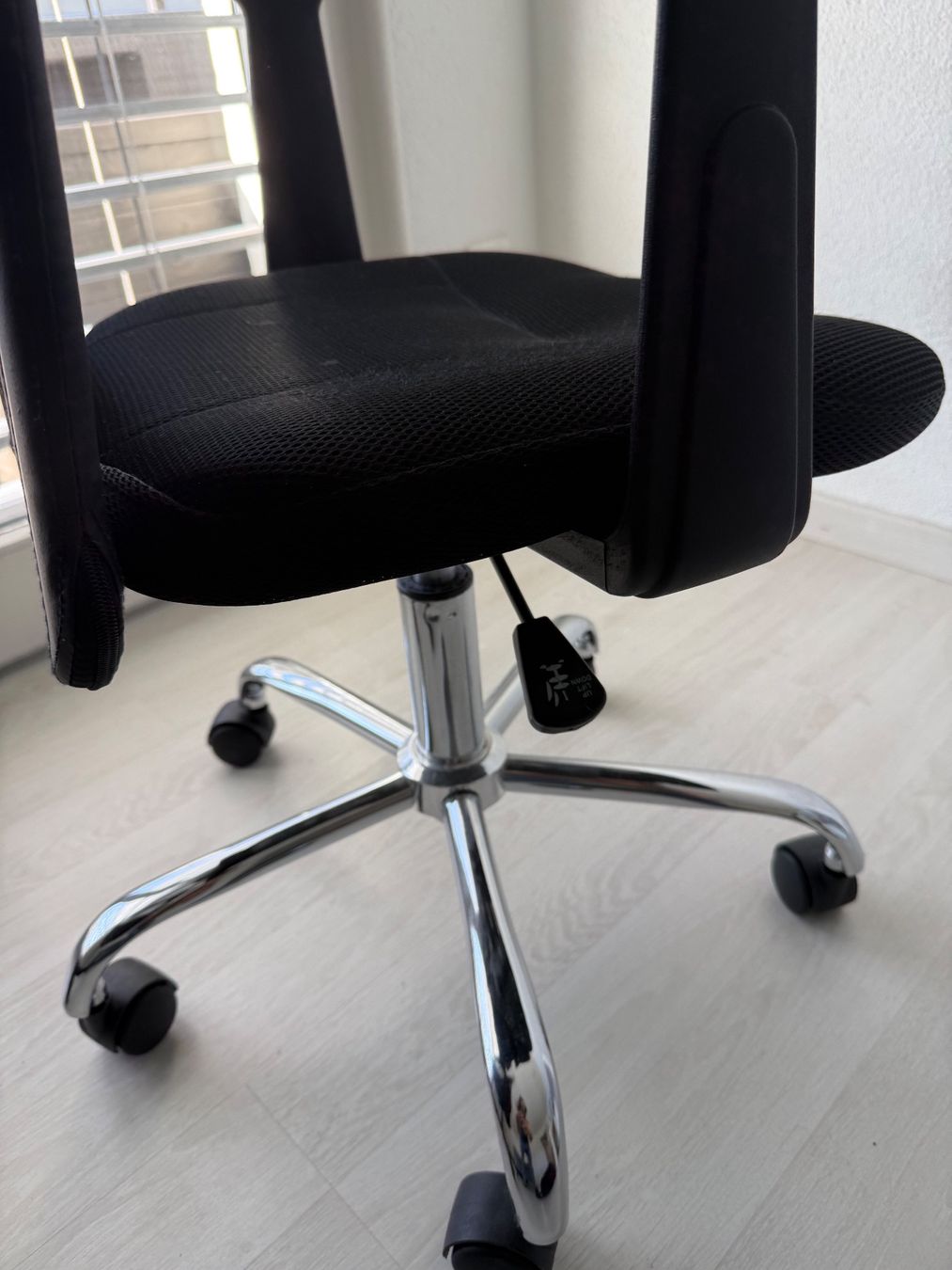 Chaises: Schwarzer Bürostuhl – D'occasion à Regensdorf par Skerk18 3