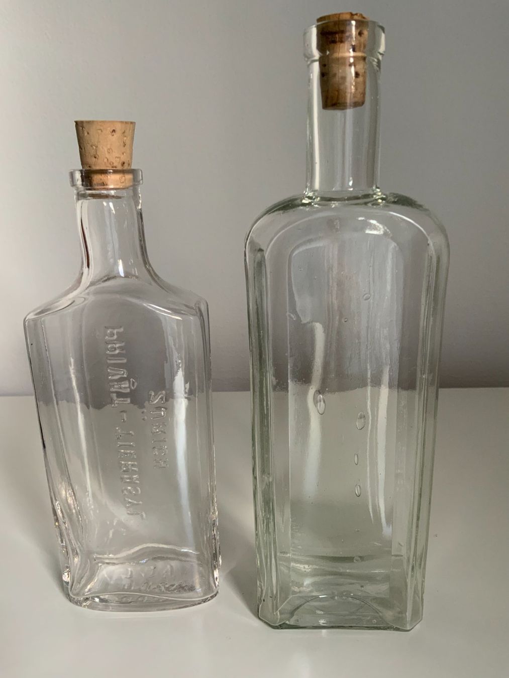 Bottiglie: Zwei alte, schöne Glasflaschen, vintage – Usato da Luzern venduto da Flocke11 1