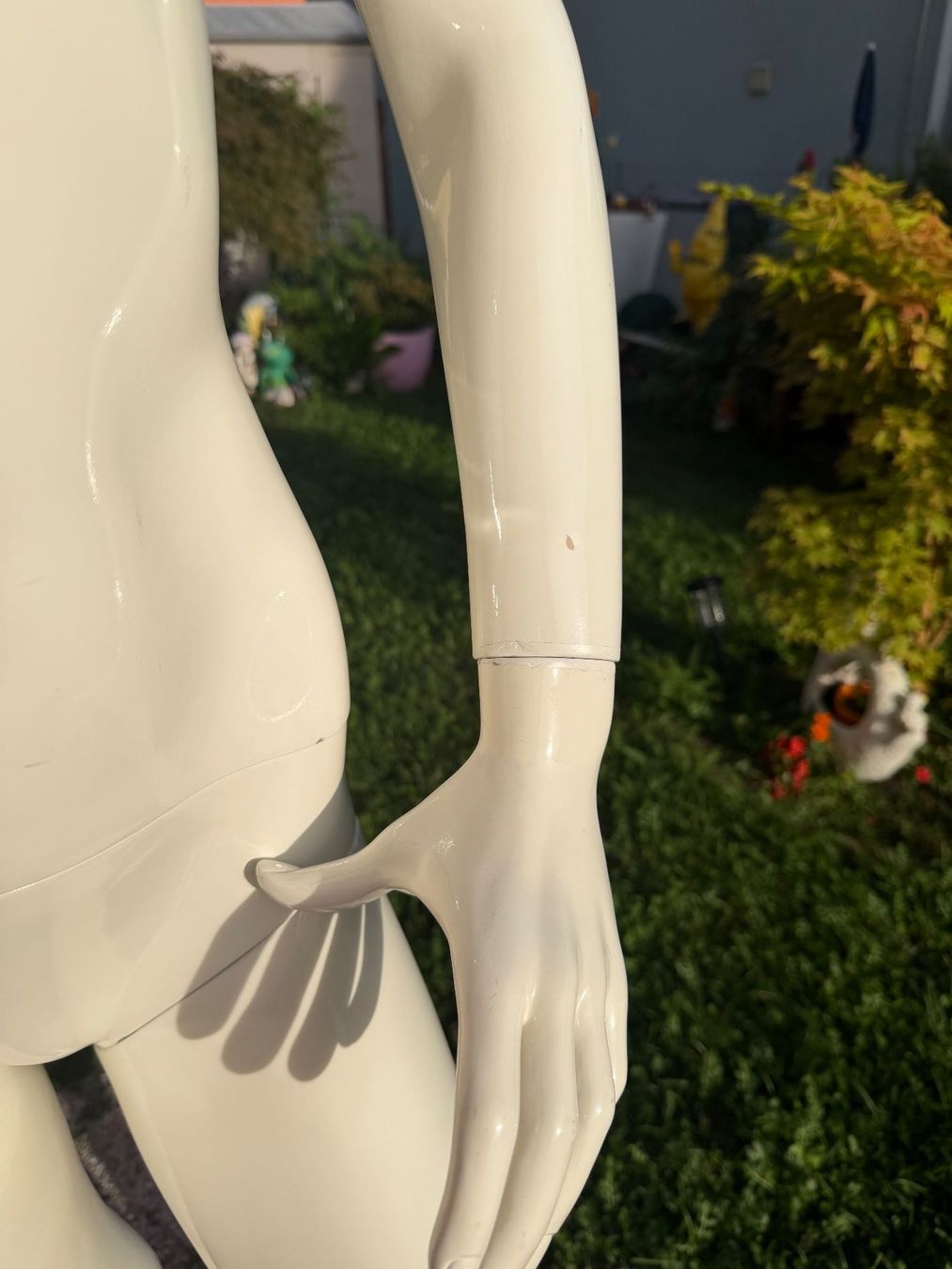 Ladenausstattungen & Messebau: Schaufensterpuppe weiss – Gebraucht aus Cugnasco von tizianaq 8