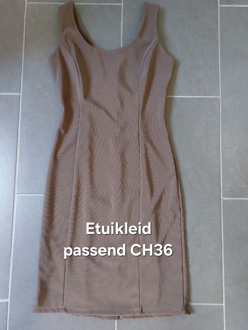 Vestiti: Etuikleid helleskaffeebraun passend CH36 – Usato da Balsthal venduto da Trendline55