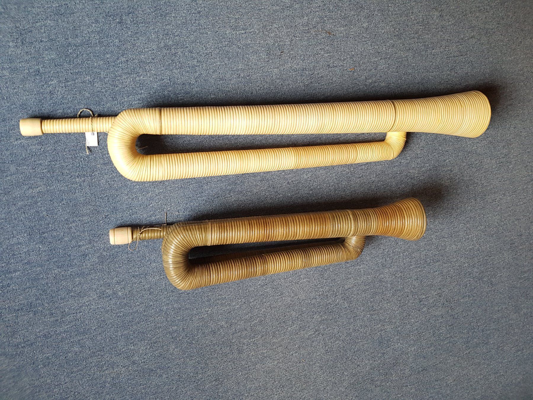 Strumenti musicali: Büchel Alphorn – Usato da Muotathal venduto da Ugasamweli 1