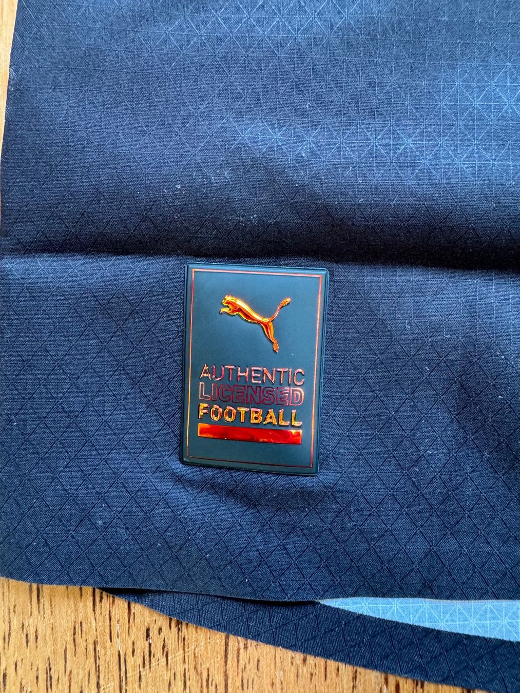 Puma Leibchen & Hosen: AC Milan home Shirt - Authentic Version - Saison 2022/23 – Neu (gemäss Beschreibung) aus Hermetschwil-Staffeln von Beat131 1