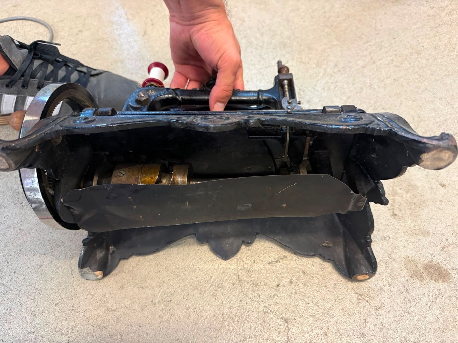 Macchine da cucire: Machine à coudre ancienne à manivelle + accessoires – Usato da Conthey venduto da inf_rt7m 3