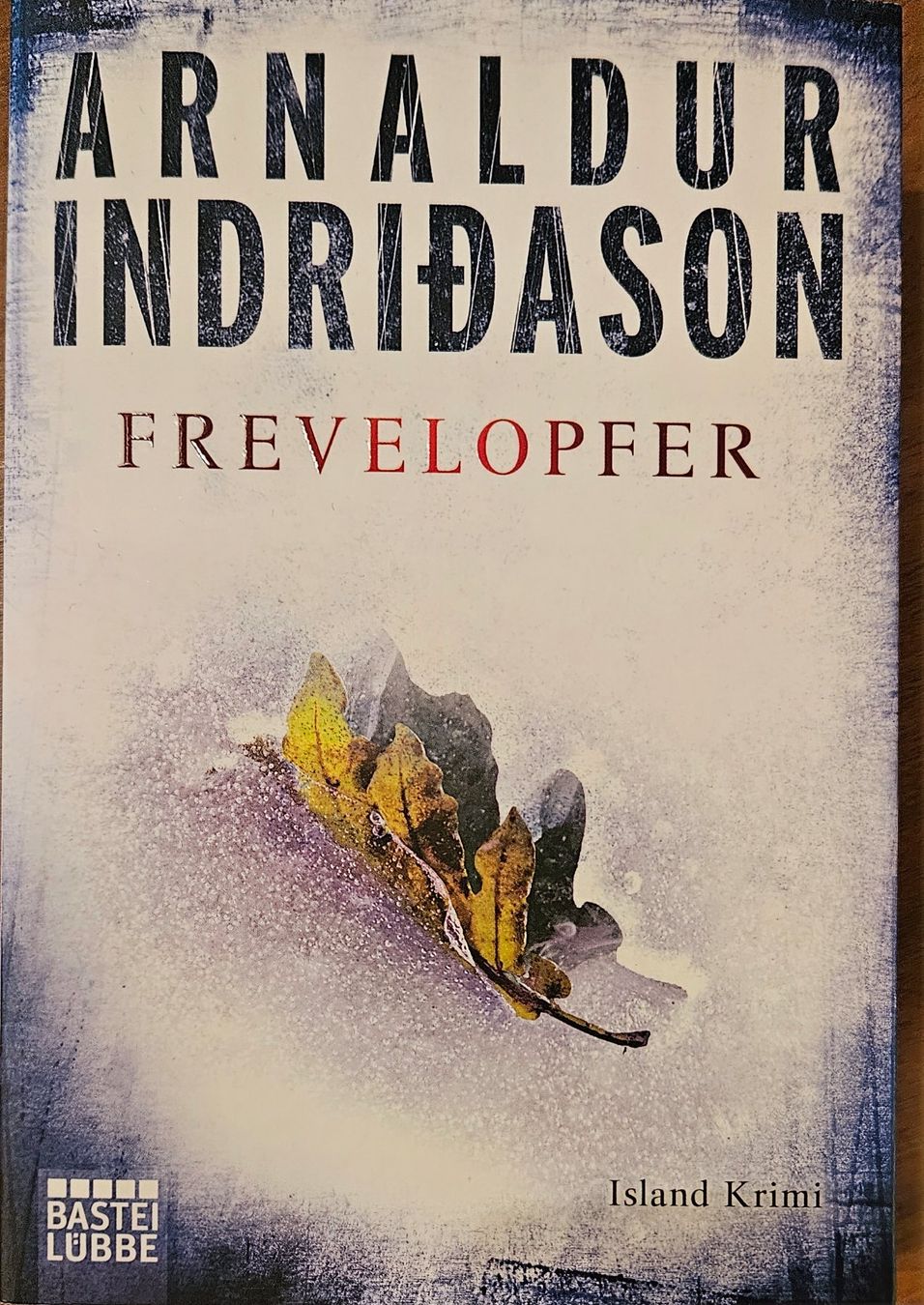 Livres: Arnaldur Indridason - Frevelopfer - Band 9 – D'occasion à Hinwil par brucha01