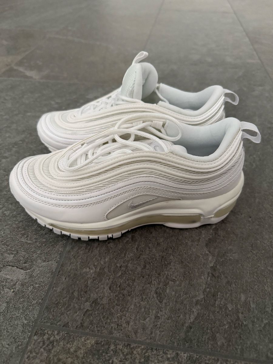Nike Damenschuhe: Nike Air Max 97 'Triple White' – Neu (gemäss Beschreibung) aus Schübelbach von Coopers6 3