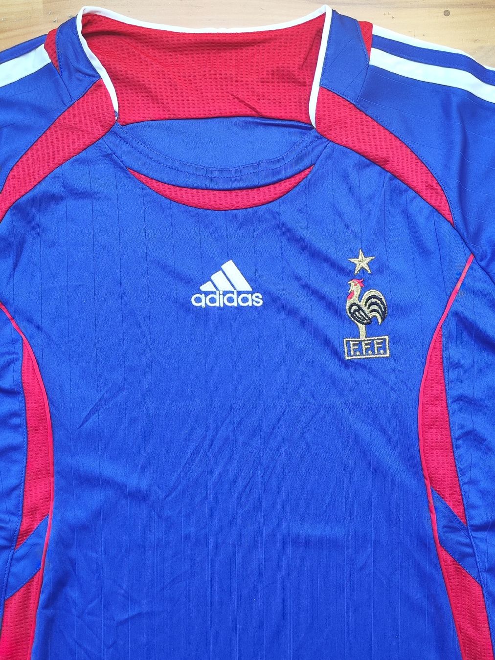 Adidas Canottiere & Pantaloni: Retro Frankreich Heimtrikot 2005/06 – Nuovo (secondo la descrizione) da Breitenbach venduto da Lqris 2