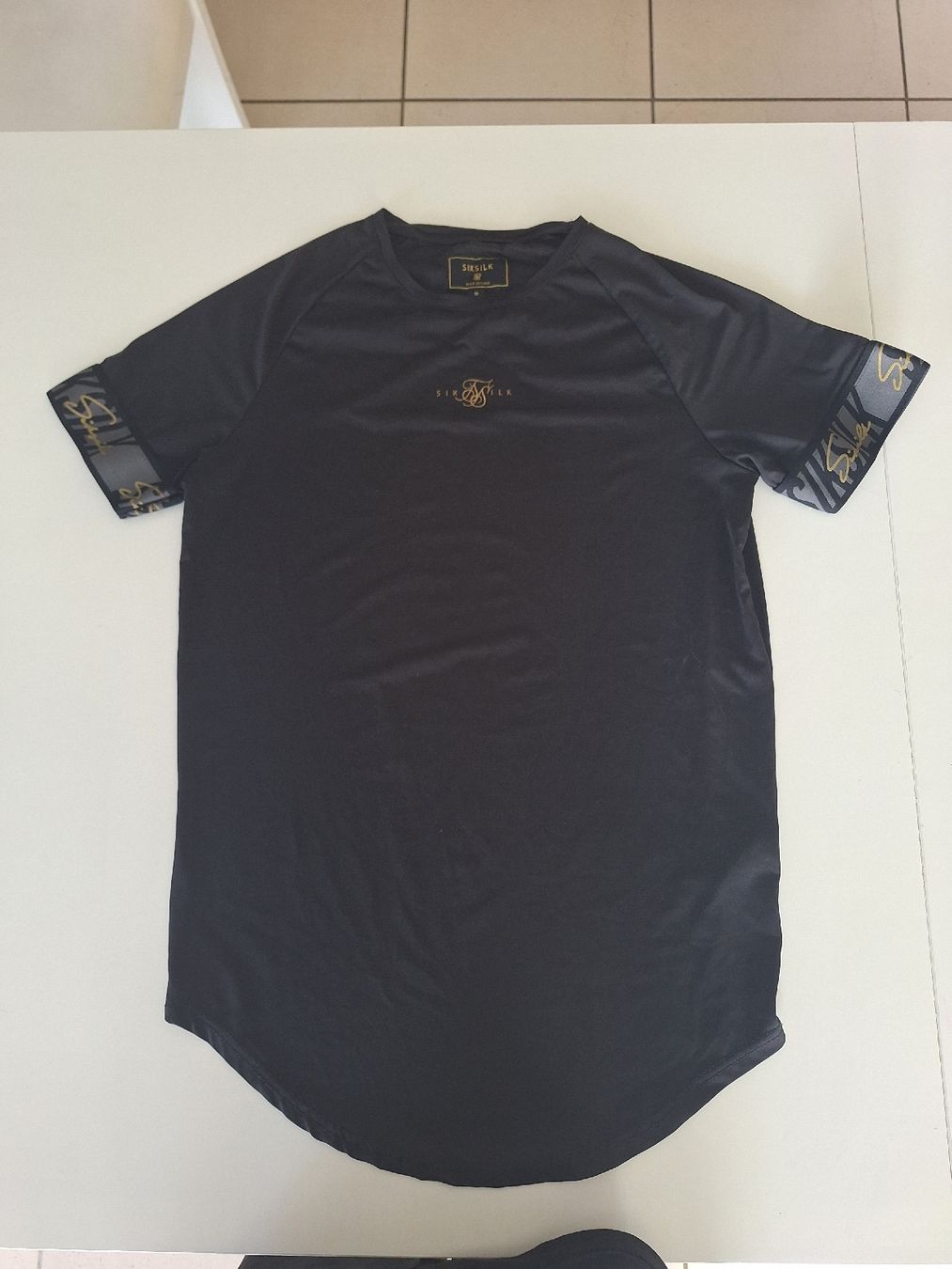 Siksilk T-shirt: T-shirt SikSilk noir, taille S – Usato da Missy venduto da Heli1565