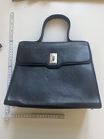 Vintage-Handtasche aus schwarzem Leder.