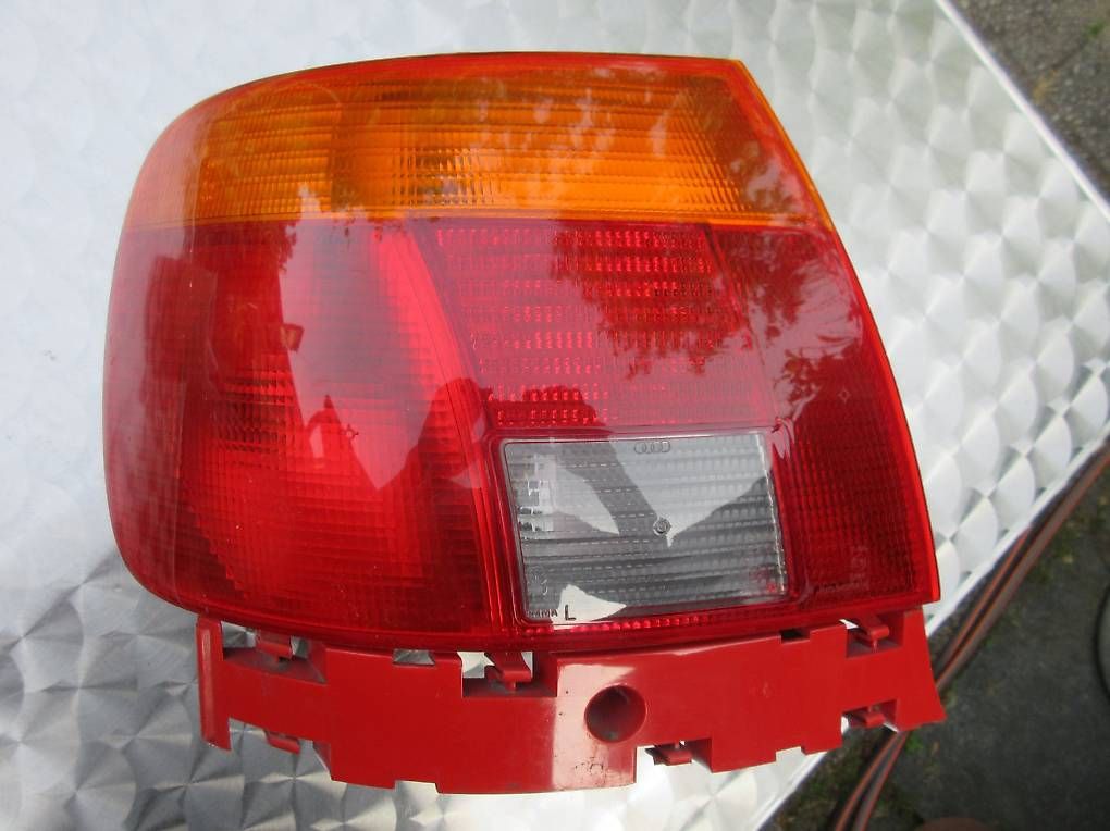 Audi Fari: Feu arrière gauche Audi A4 B5 (8D2) – Usato da Champagne venduto da nan_2dwz