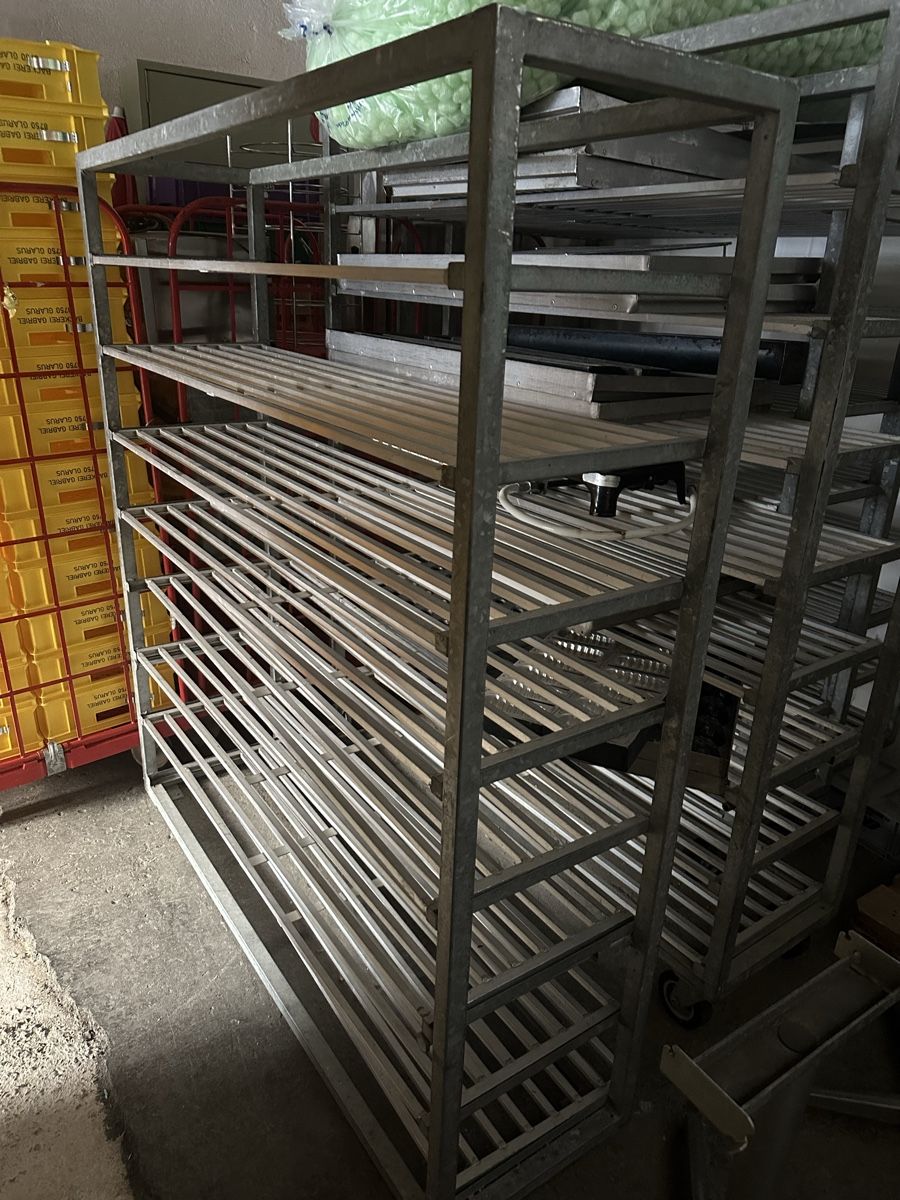 Scaffali: Ausbackwagen für Bäckerei – Usato da Riedern venduto da Fadrinski