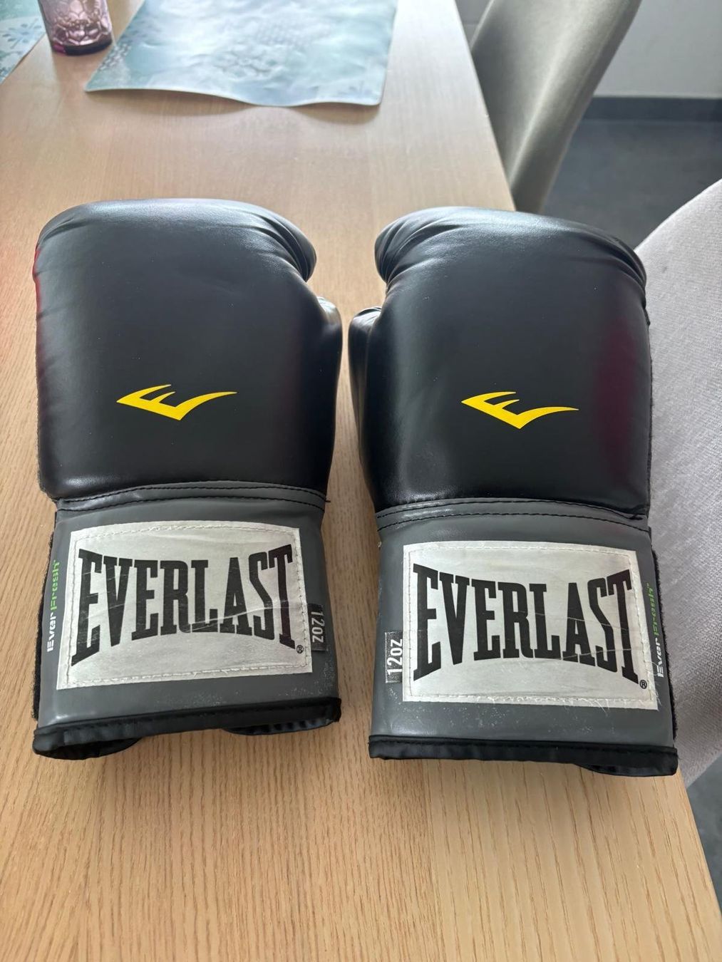 Everlast Guanti & manicotti: Gants de Boxe Everlast - 12oz – Usato da Bussigny venduto da joj_x6kl