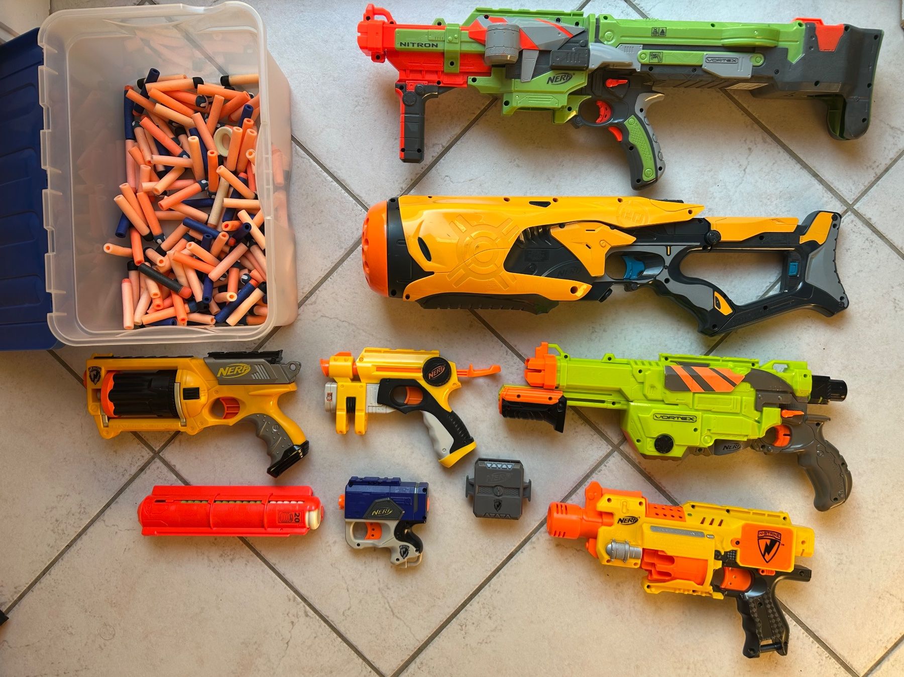 Nerf Giocattoli: Pistolets Nerf et munitions – Usato da Confignon venduto da kar_7slz