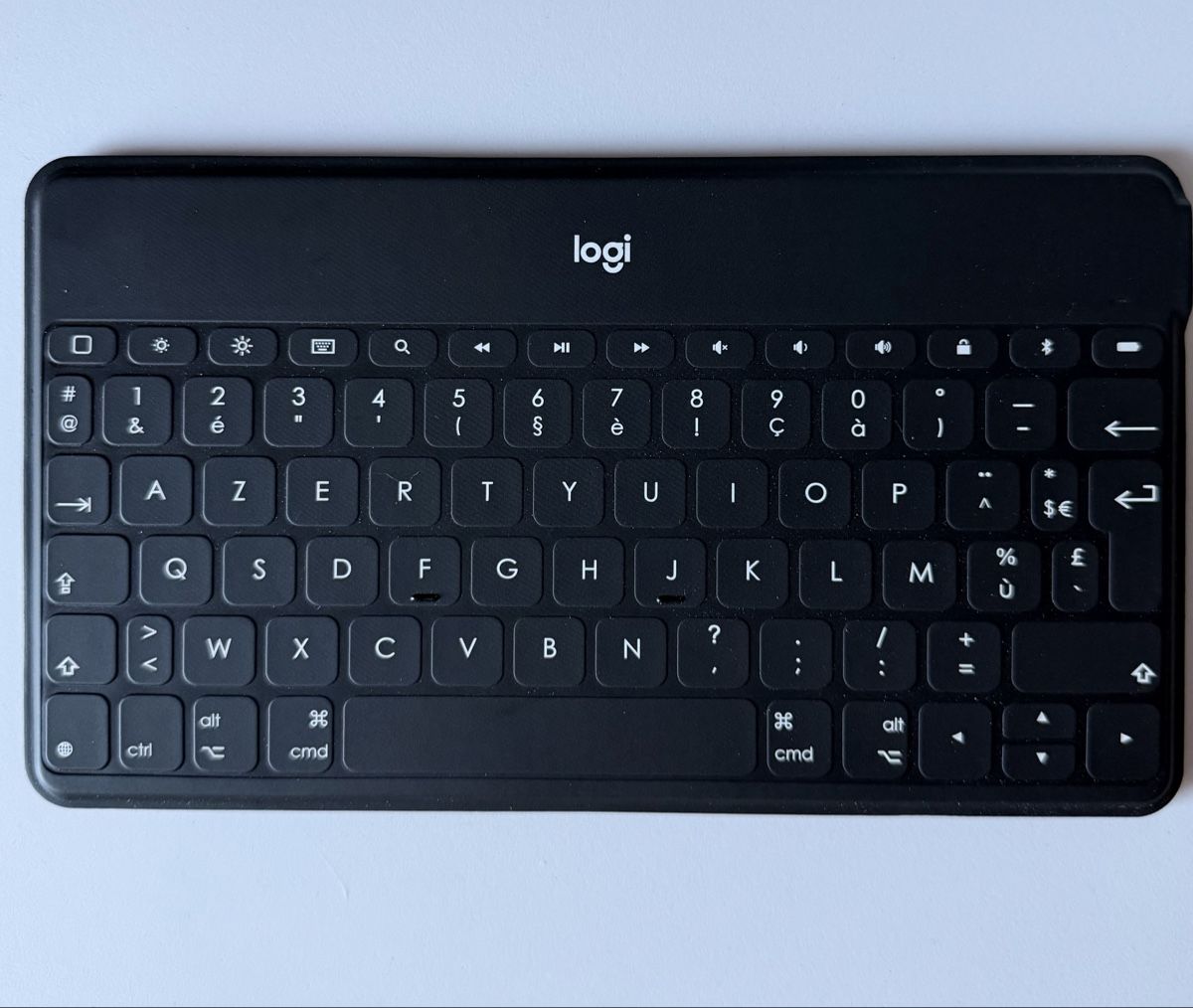 Logitech Tastiere: Clavier Bluetooth Logitech AZERTY ultra fin pour tablette – Usato da Chézard-St-Martin venduto da chr_vz22