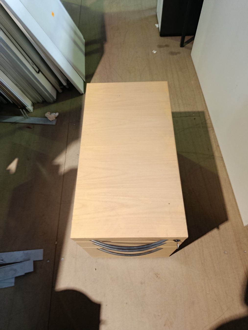 Korpus: Rollcontainer Holzoptik mit drei Schubladen gebraucht – Gebraucht aus Münchenstein von tsp01 1