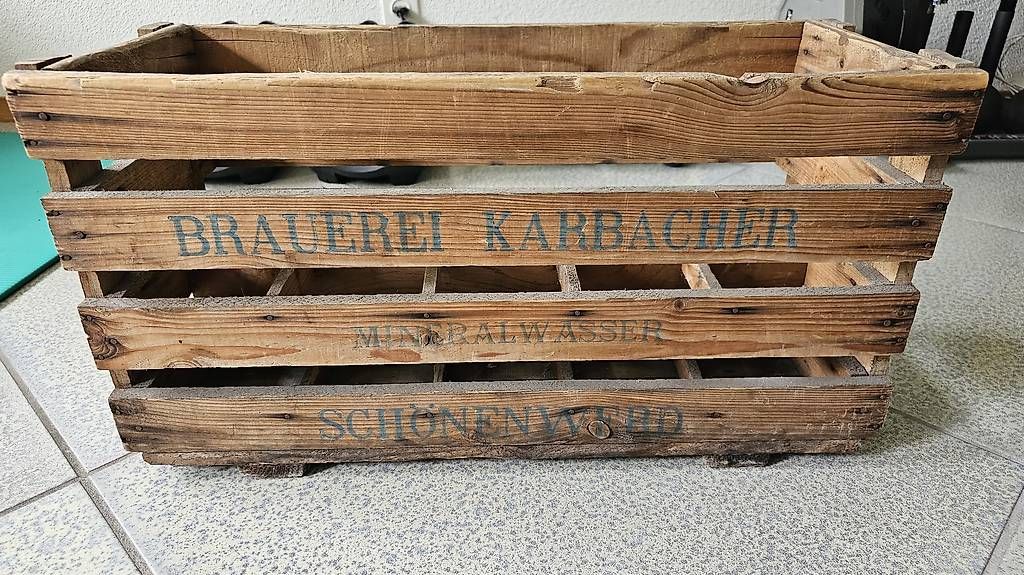 Casse di vino e birra: Alte Bier Getränkekiste Holz – Usato da Hunzenschwil venduto da Matthinique 2