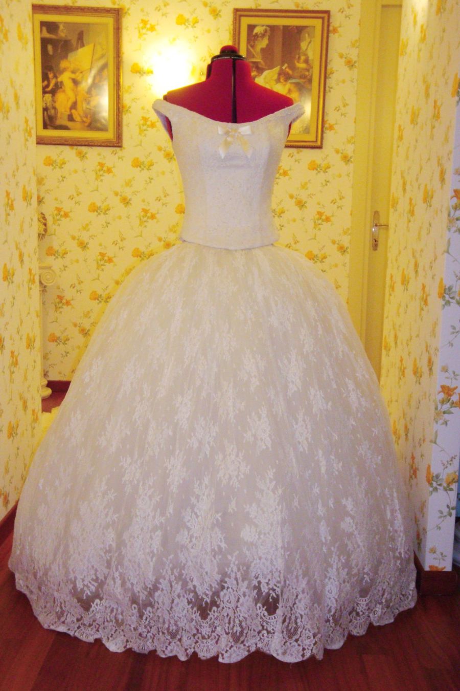 Vestiti: Abito da Sposa Cattedrale in Pizzo Chantilly Bellissimo – Usato da Genestrerio venduto da fra_c955