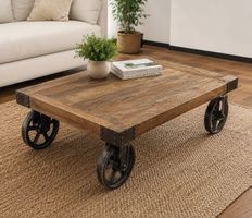 Massiver Couchtisch auf Rollen, Industrial-Style