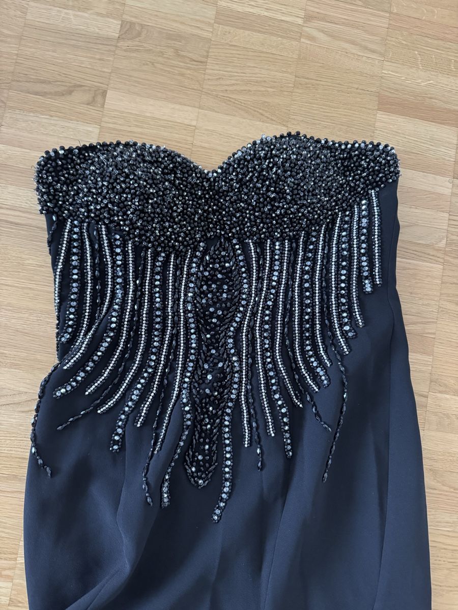 Vestiti: Schwarzes, elegantes, trägerloses Abendkleid, Grösse 44 – Usato da Basel venduto da Son81