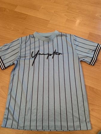 Joli t-shirt bleu Yangster taille 14 ans ou xs