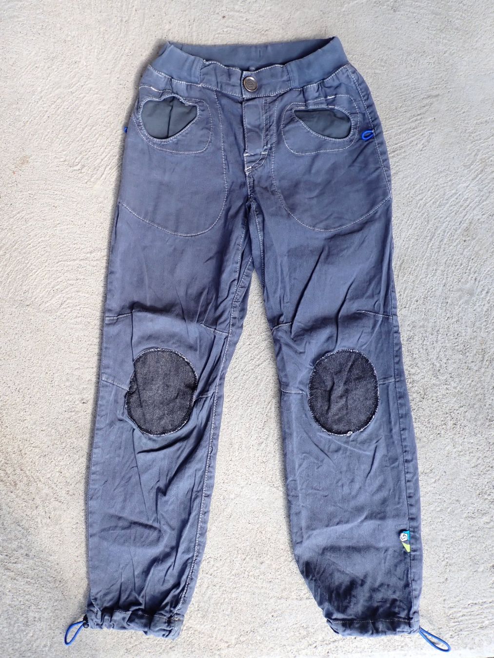 E9 Pantaloni: E9-Hose Kinder graublau Leinen 8Y – Usato da Langnau i. E. venduto da chebsli