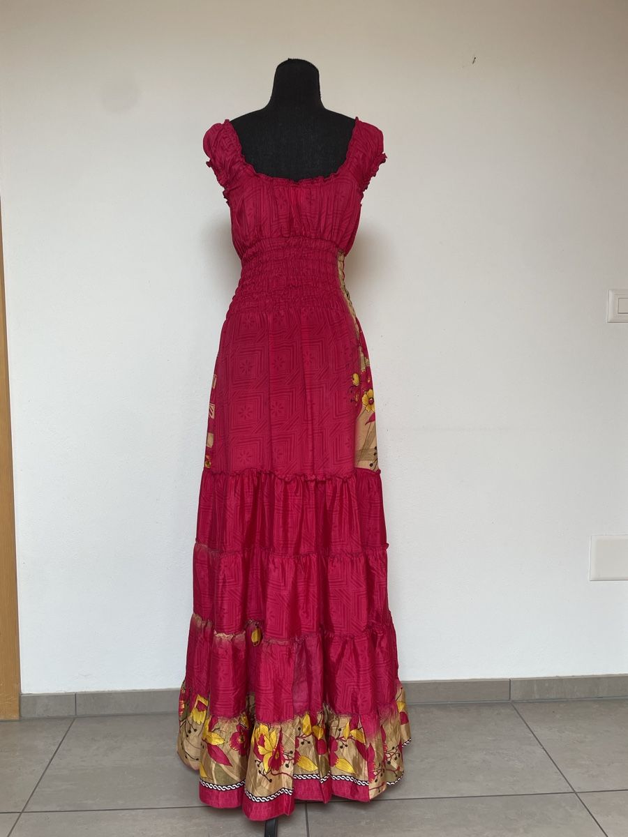 Vestiti: Extralanges Maxistufenkleid aus Seide – Nuovo (secondo la descrizione) da Sigriswil venduto da ck56 1